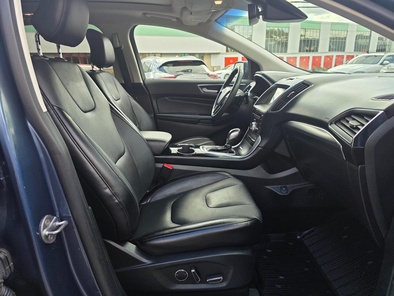 2018 Ford Edge Titanium AWD Photo