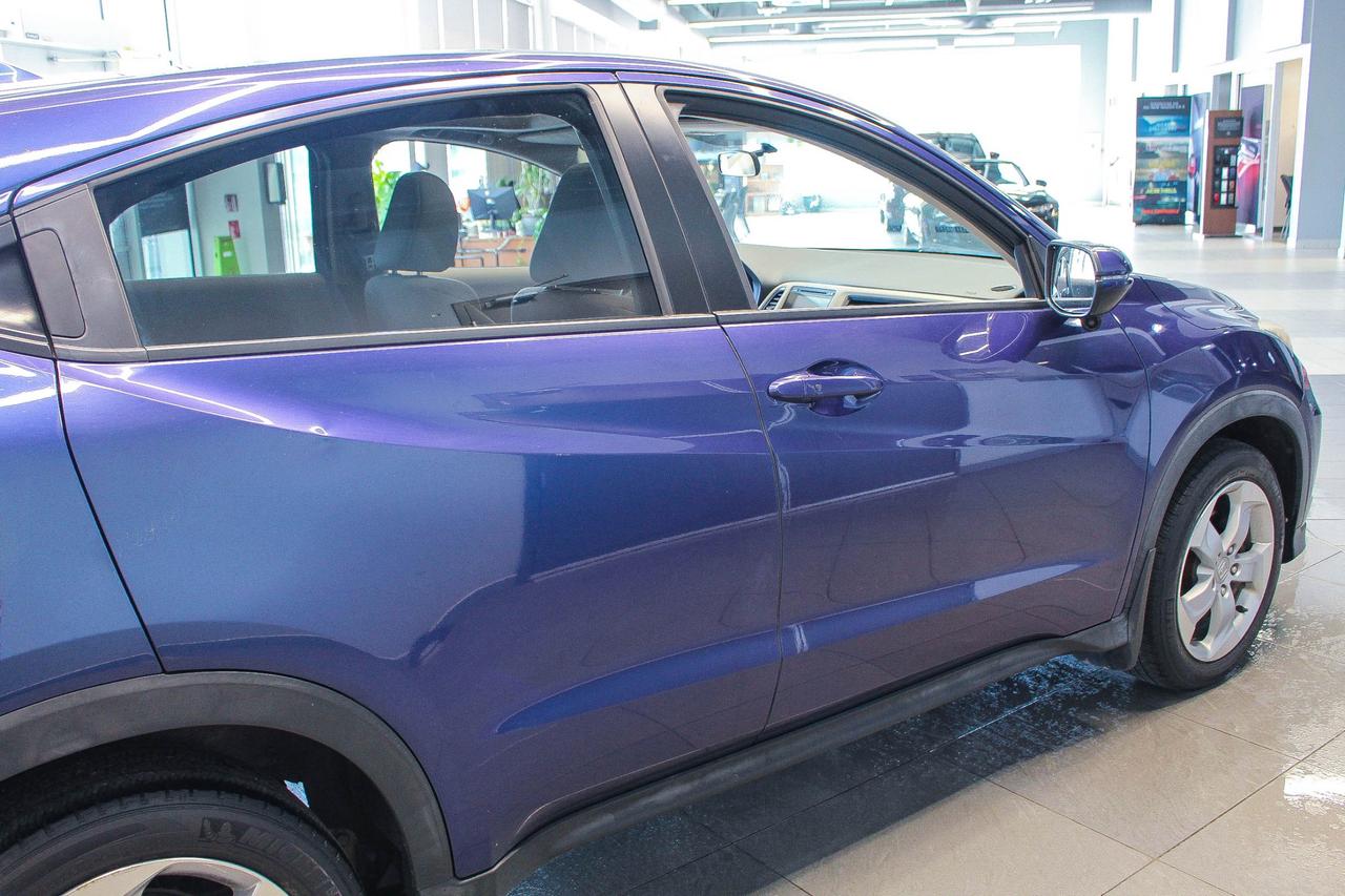 2016 Honda HR-V EX HEATED SEATS - CLOTH UPHOLSTERY - REARVIEW CAMERA - CD PLAYER Photo