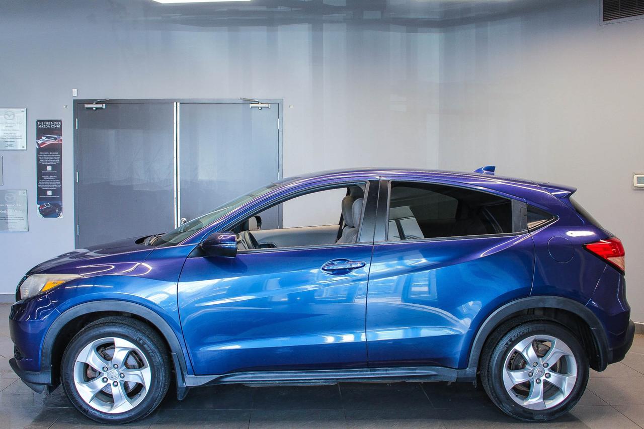 2016 Honda HR-V EX HEATED SEATS - CLOTH UPHOLSTERY - REARVIEW CAMERA - CD PLAYER Photo1