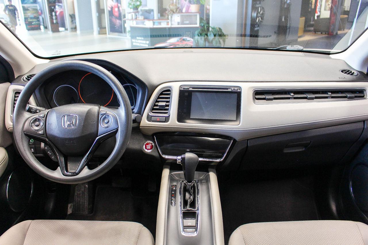 2016 Honda HR-V EX HEATED SEATS - CLOTH UPHOLSTERY - REARVIEW CAMERA - CD PLAYER Photo