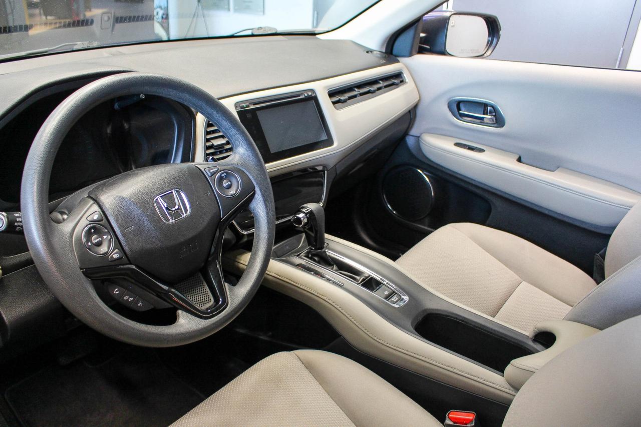 2016 Honda HR-V EX HEATED SEATS - CLOTH UPHOLSTERY - REARVIEW CAMERA - CD PLAYER Photo