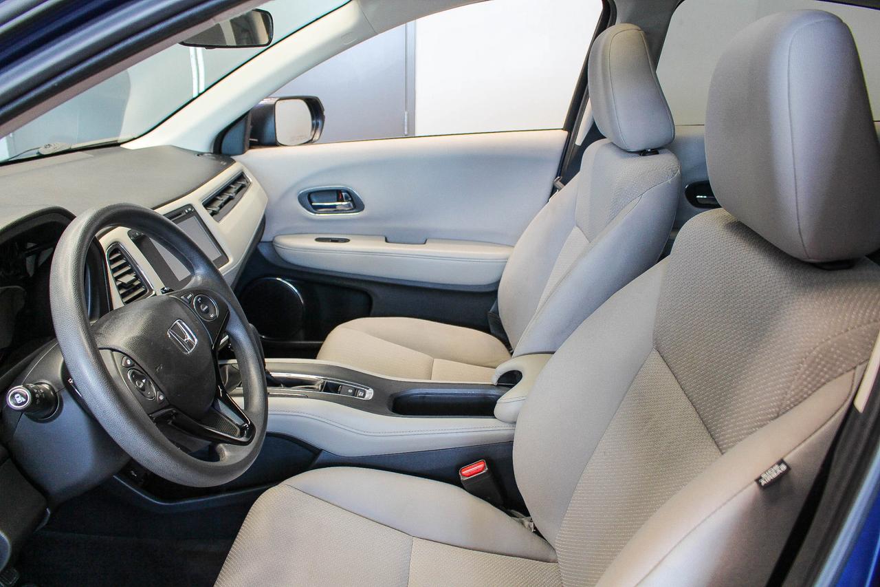 2016 Honda HR-V EX HEATED SEATS - CLOTH UPHOLSTERY - REARVIEW CAMERA - CD PLAYER Photo