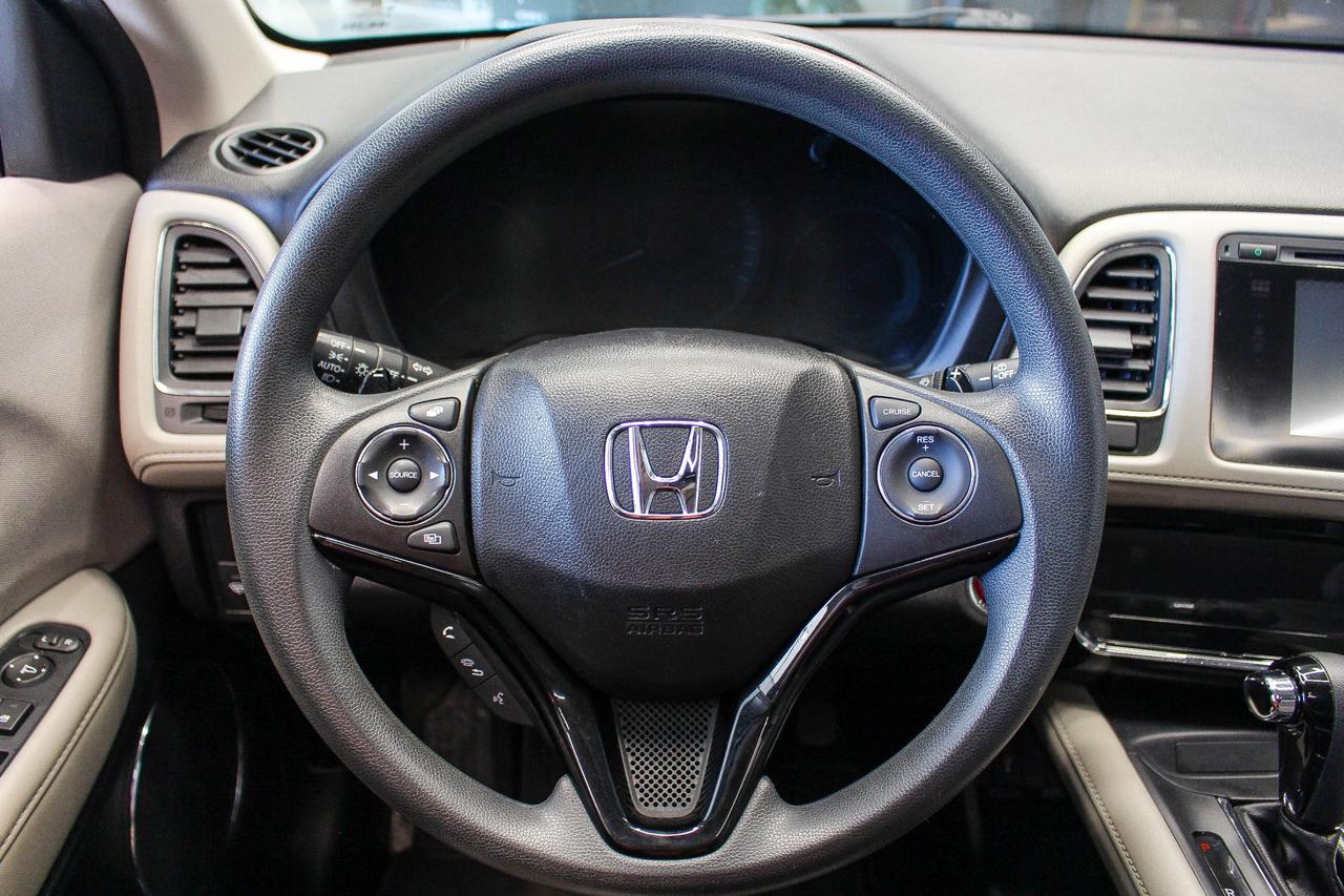 2016 Honda HR-V EX HEATED SEATS - CLOTH UPHOLSTERY - REARVIEW CAMERA - CD PLAYER Photo