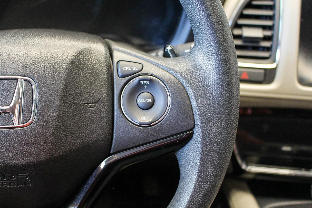 2016 Honda HR-V EX HEATED SEATS - CLOTH UPHOLSTERY - REARVIEW CAMERA - CD PLAYER Photo