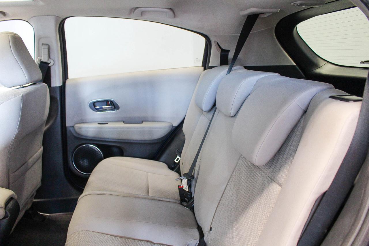 2016 Honda HR-V EX HEATED SEATS - CLOTH UPHOLSTERY - REARVIEW CAMERA - CD PLAYER Photo