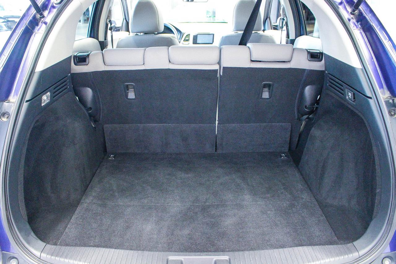 2016 Honda HR-V EX HEATED SEATS - CLOTH UPHOLSTERY - REARVIEW CAMERA - CD PLAYER Photo