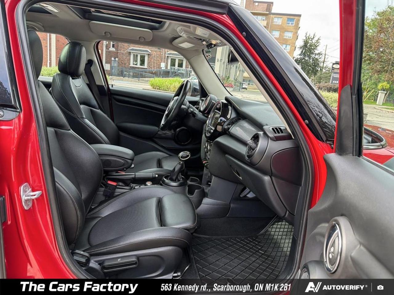 2018 MINI Cooper 5 Door - Only 048,333KM No Accident Like New! Photo