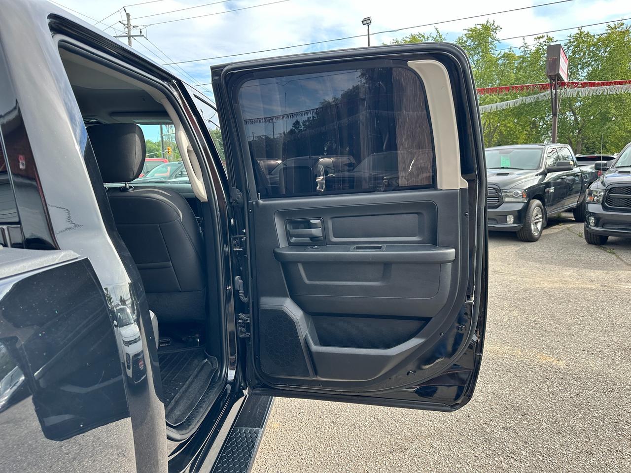2022 RAM 1500 Classic Express4X4 Crew 5.7L HTD-Cloth FM/XM BackupCam A/C Photo