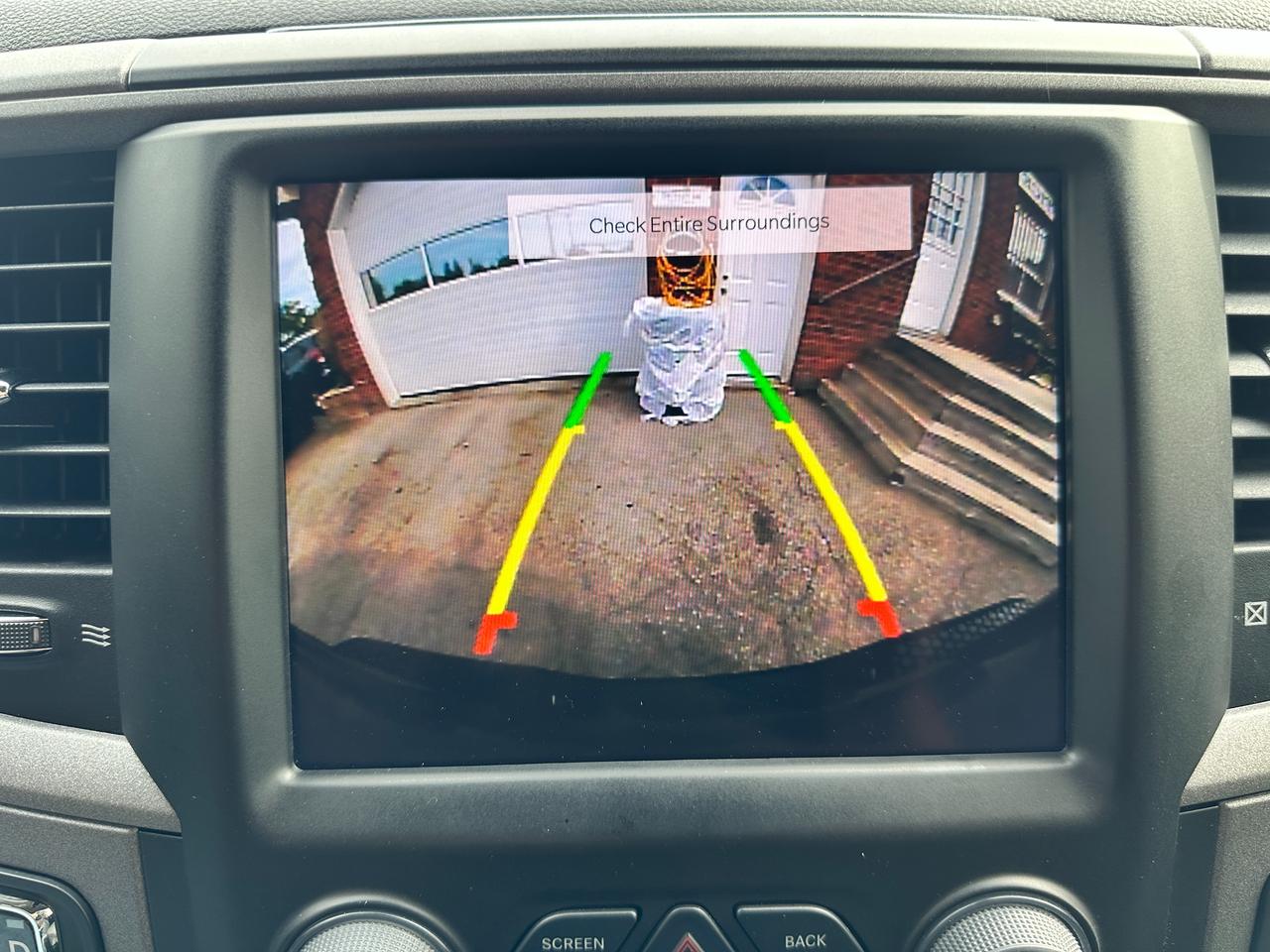 2022 RAM 1500 Classic Express4X4 Crew 5.7L HTD-Cloth FM/XM BackupCam A/C Photo