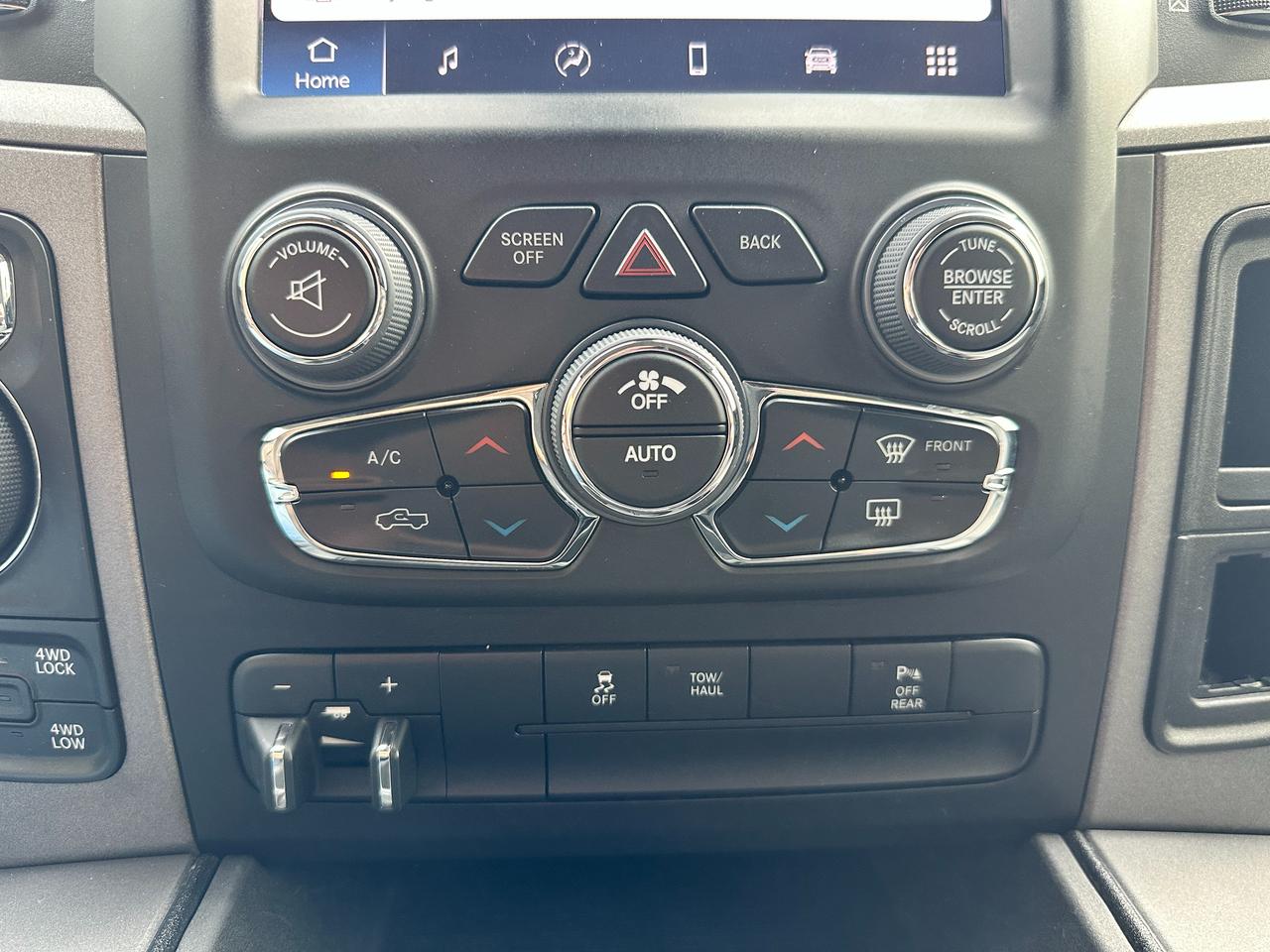 2022 RAM 1500 Classic Express4X4 Crew 5.7L HTD-Cloth FM/XM BackupCam A/C Photo