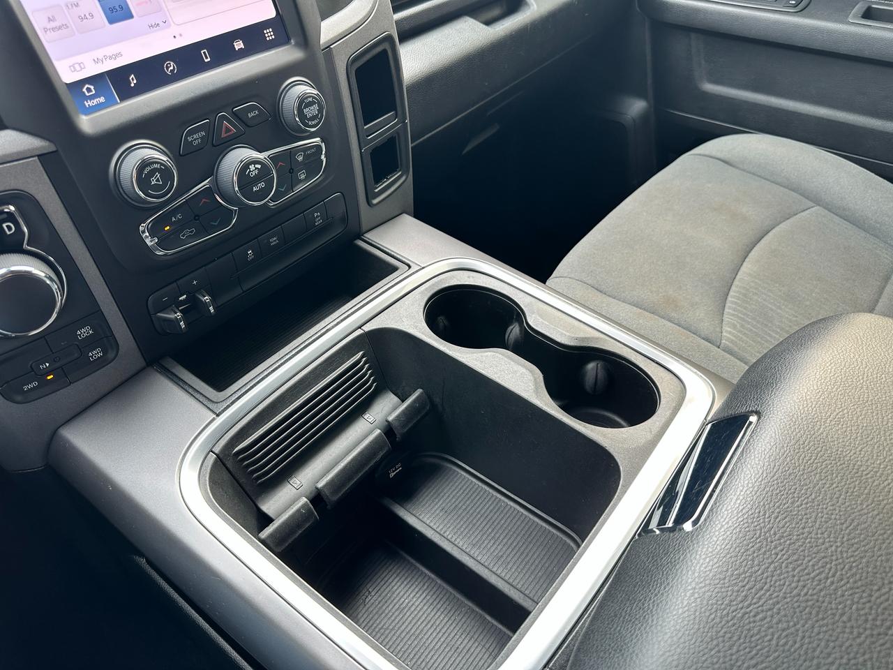2022 RAM 1500 Classic Express4X4 Crew 5.7L HTD-Cloth FM/XM BackupCam A/C Photo