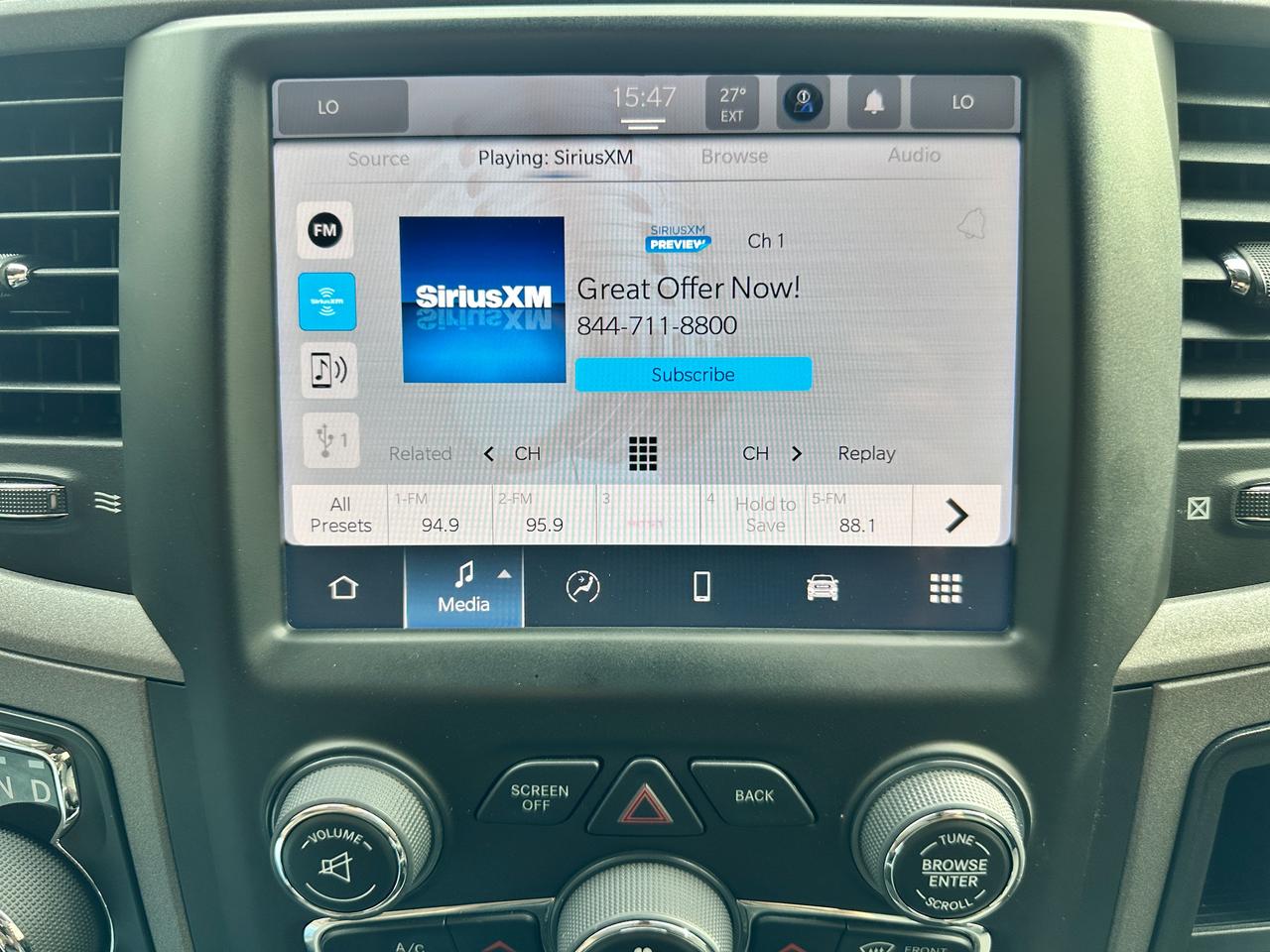 2022 RAM 1500 Classic Express4X4 Crew 5.7L HTD-Cloth FM/XM BackupCam A/C Photo