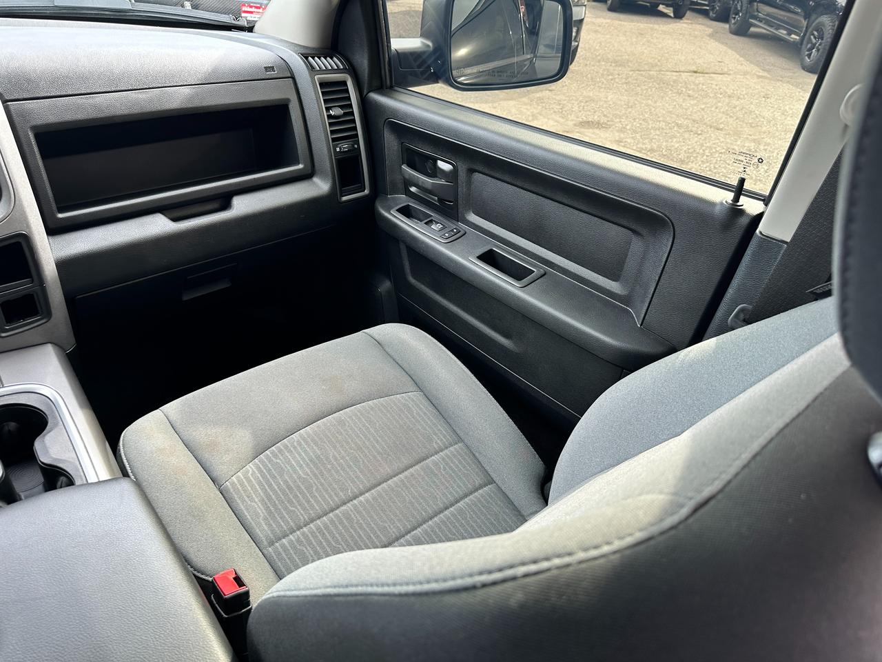 2022 RAM 1500 Classic Express4X4 Crew 5.7L HTD-Cloth FM/XM BackupCam A/C Photo
