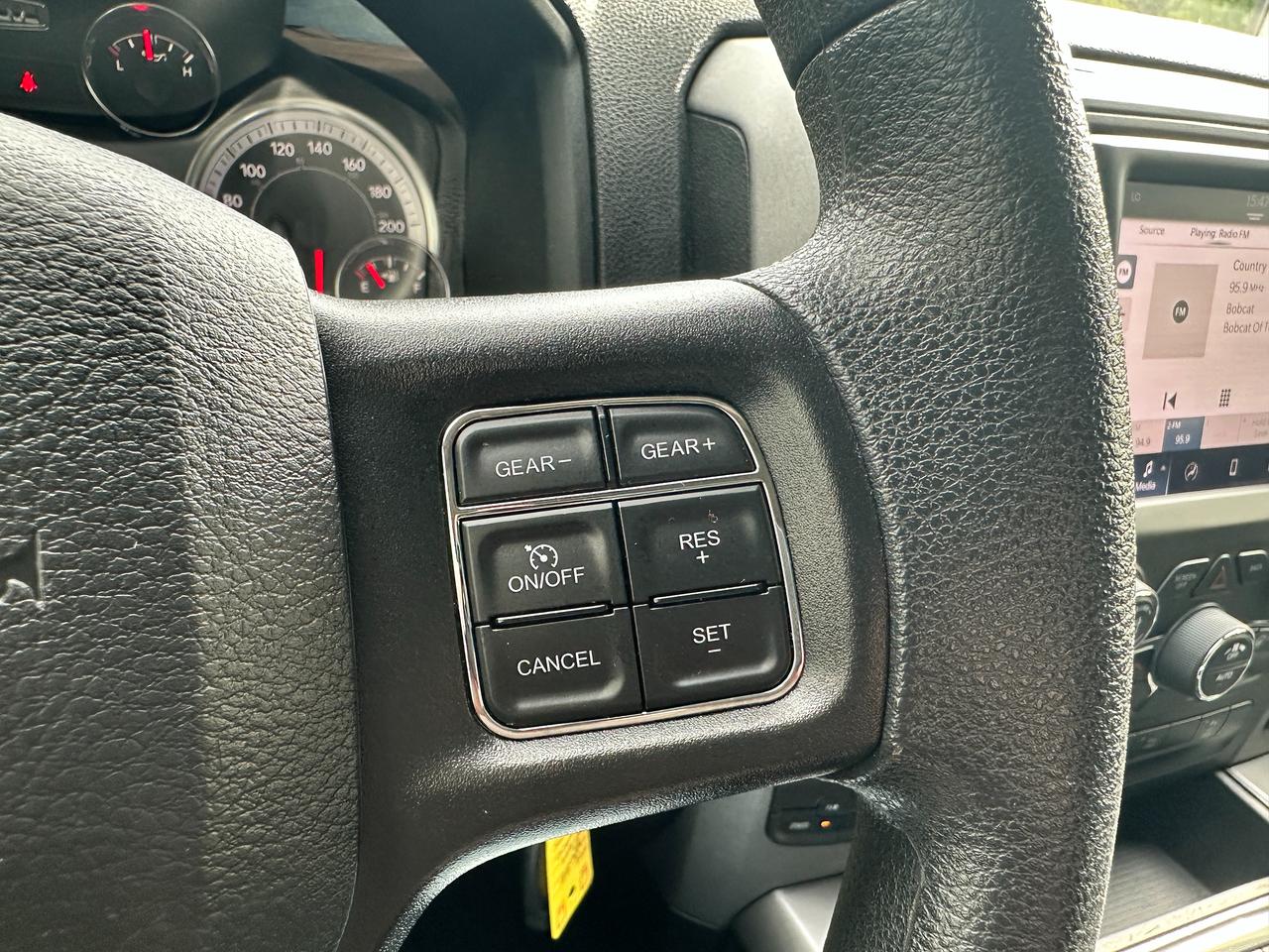 2022 RAM 1500 Classic Express4X4 Crew 5.7L HTD-Cloth FM/XM BackupCam A/C Photo
