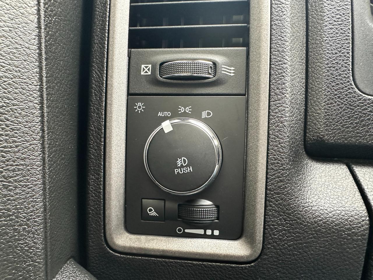 2022 RAM 1500 Classic Express4X4 Crew 5.7L HTD-Cloth FM/XM BackupCam A/C Photo