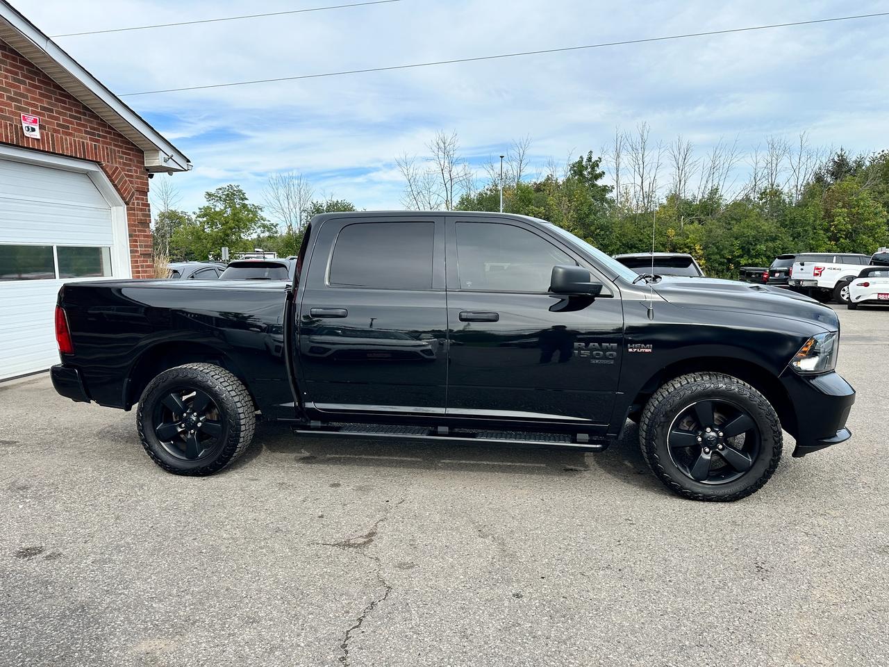 2022 RAM 1500 Classic Express4X4 Crew 5.7L HTD-Cloth FM/XM BackupCam A/C Photo