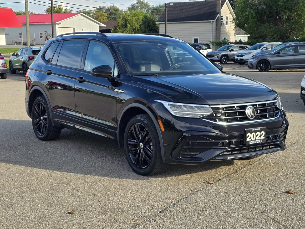 2022 Volkswagen Tiguan Comfortline R-Line Black Edition 4MOTION Photo2