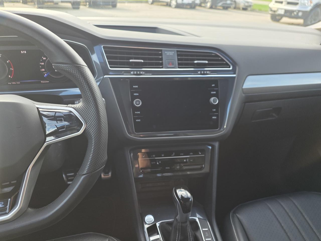 2022 Volkswagen Tiguan Comfortline R-Line Black Edition 4MOTION Photo
