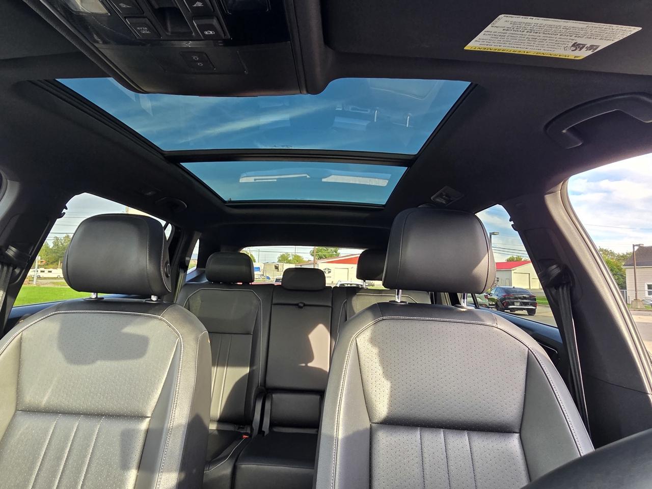 2022 Volkswagen Tiguan Comfortline R-Line Black Edition 4MOTION Photo
