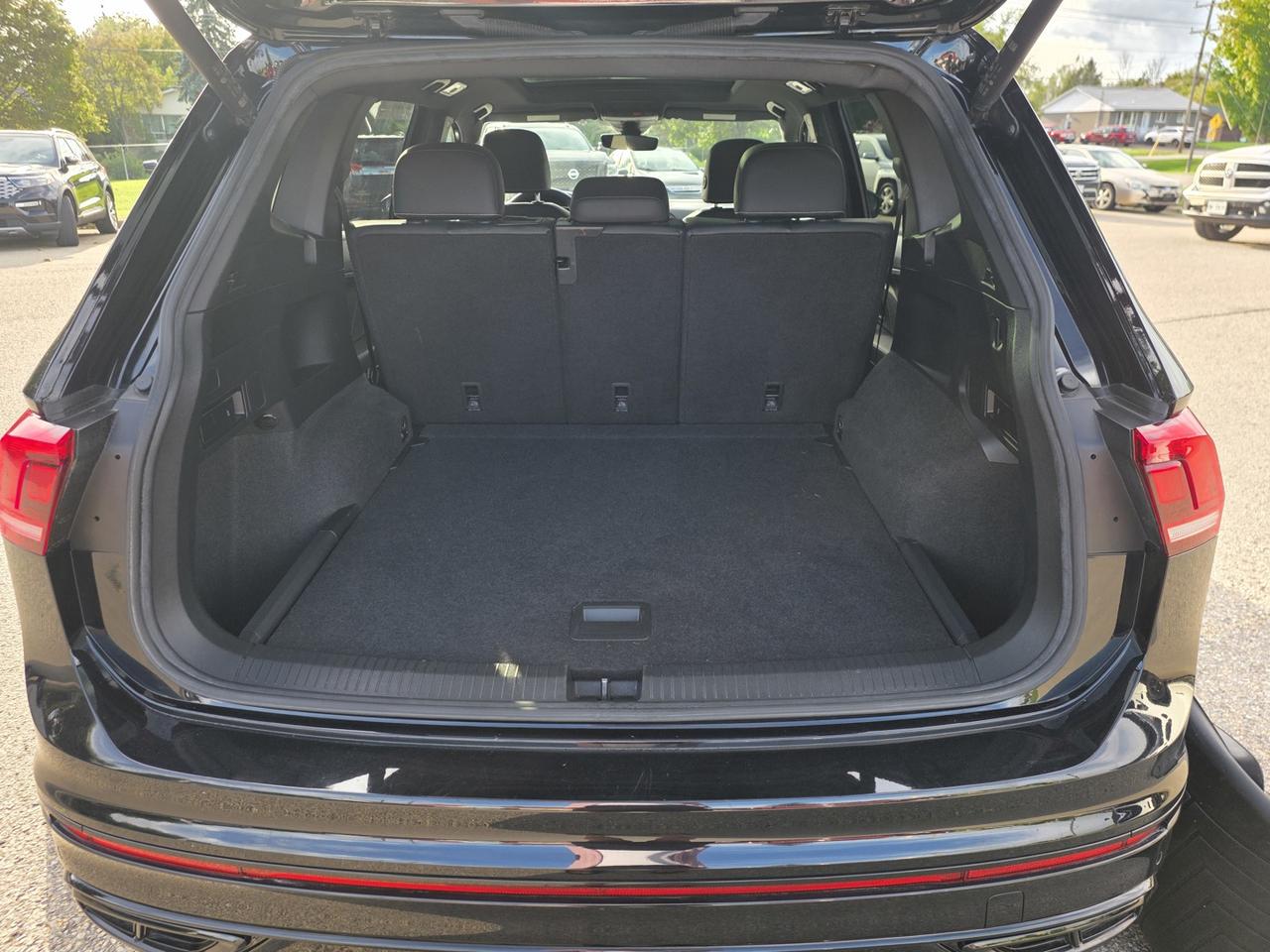 2022 Volkswagen Tiguan Comfortline R-Line Black Edition 4MOTION Photo
