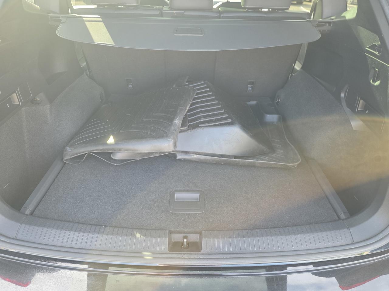 2022 Volkswagen Tiguan Comfortline R-Line Black Edition 4MOTION Photo