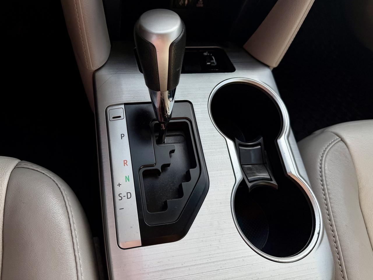 2014 Toyota Camry FINANCING AVAILABLE Photo13