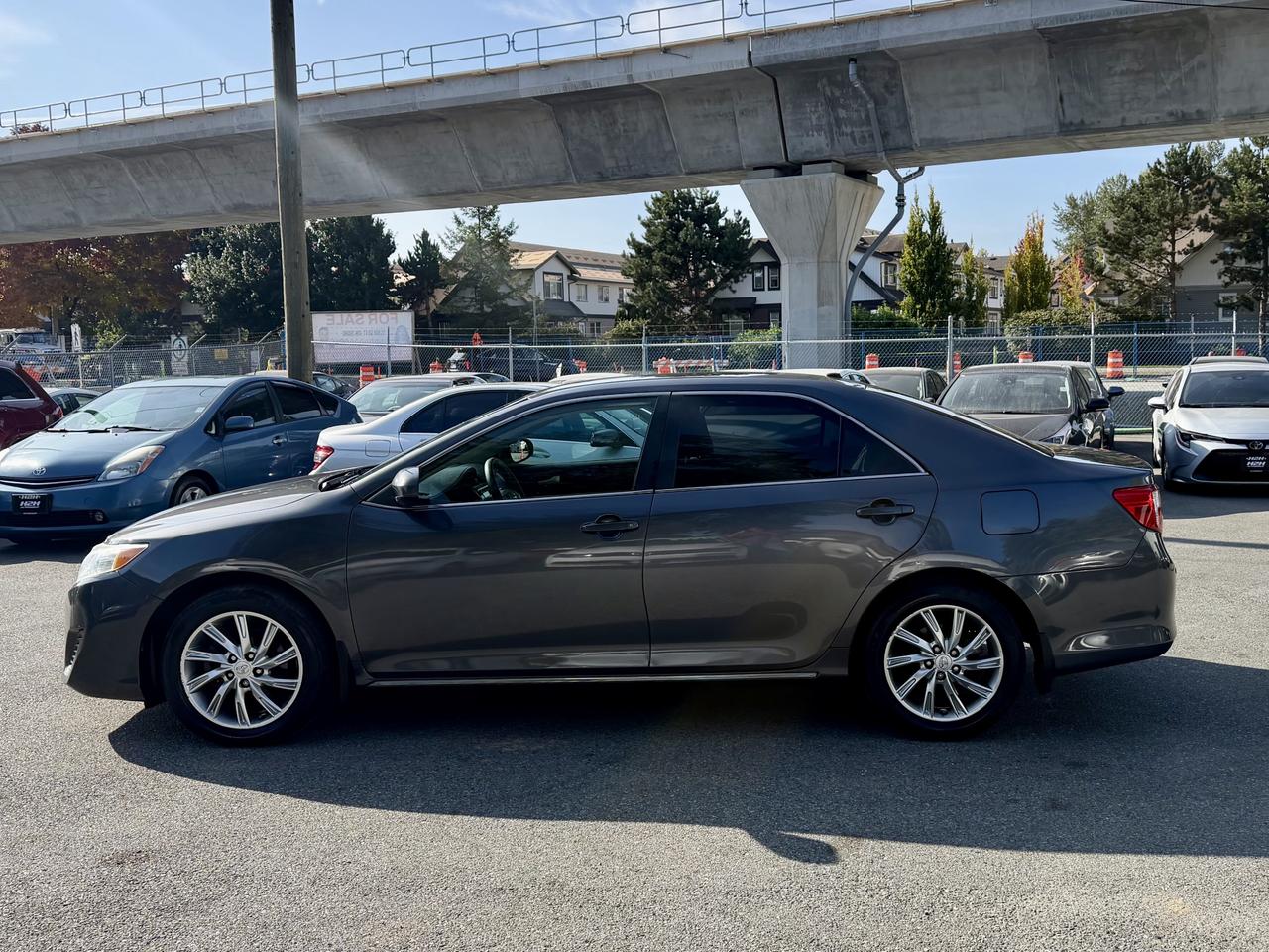 2014 Toyota Camry FINANCING AVAILABLE Photo9