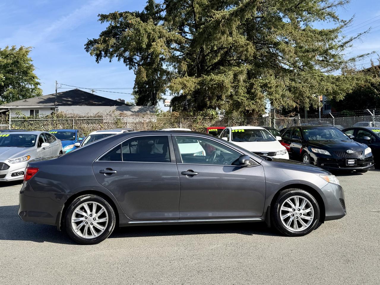 2014 Toyota Camry FINANCING AVAILABLE Photo5