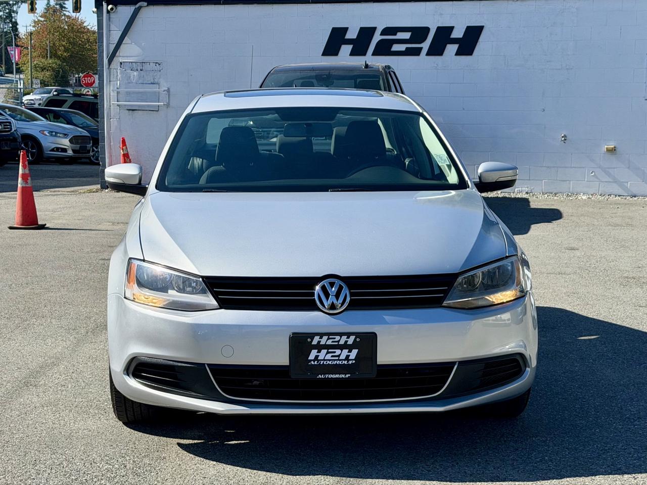 2014 Volkswagen Jetta FINANCING AVAILABLE Photo2
