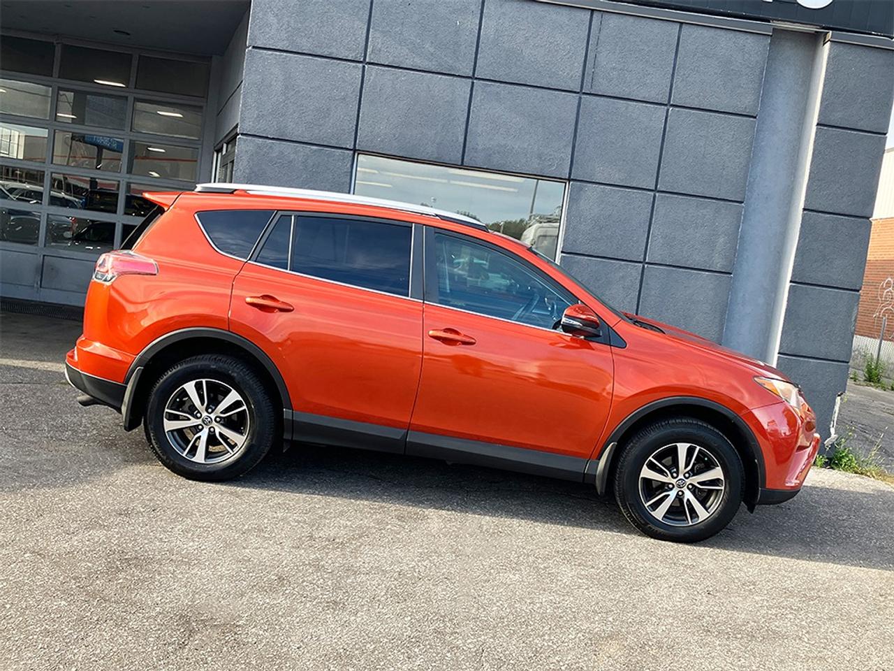 2016 Toyota RAV4 AWD | XLE | SUNROOF | ALLOY WHEELS - Photo #1