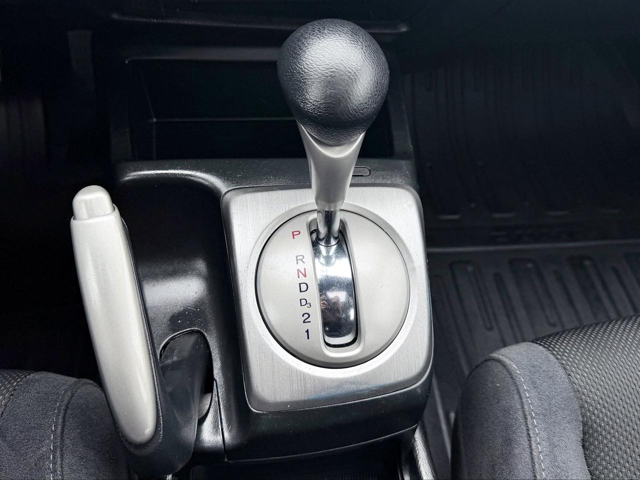 2011 Honda Civic FINANCING AVAILABLE Photo11