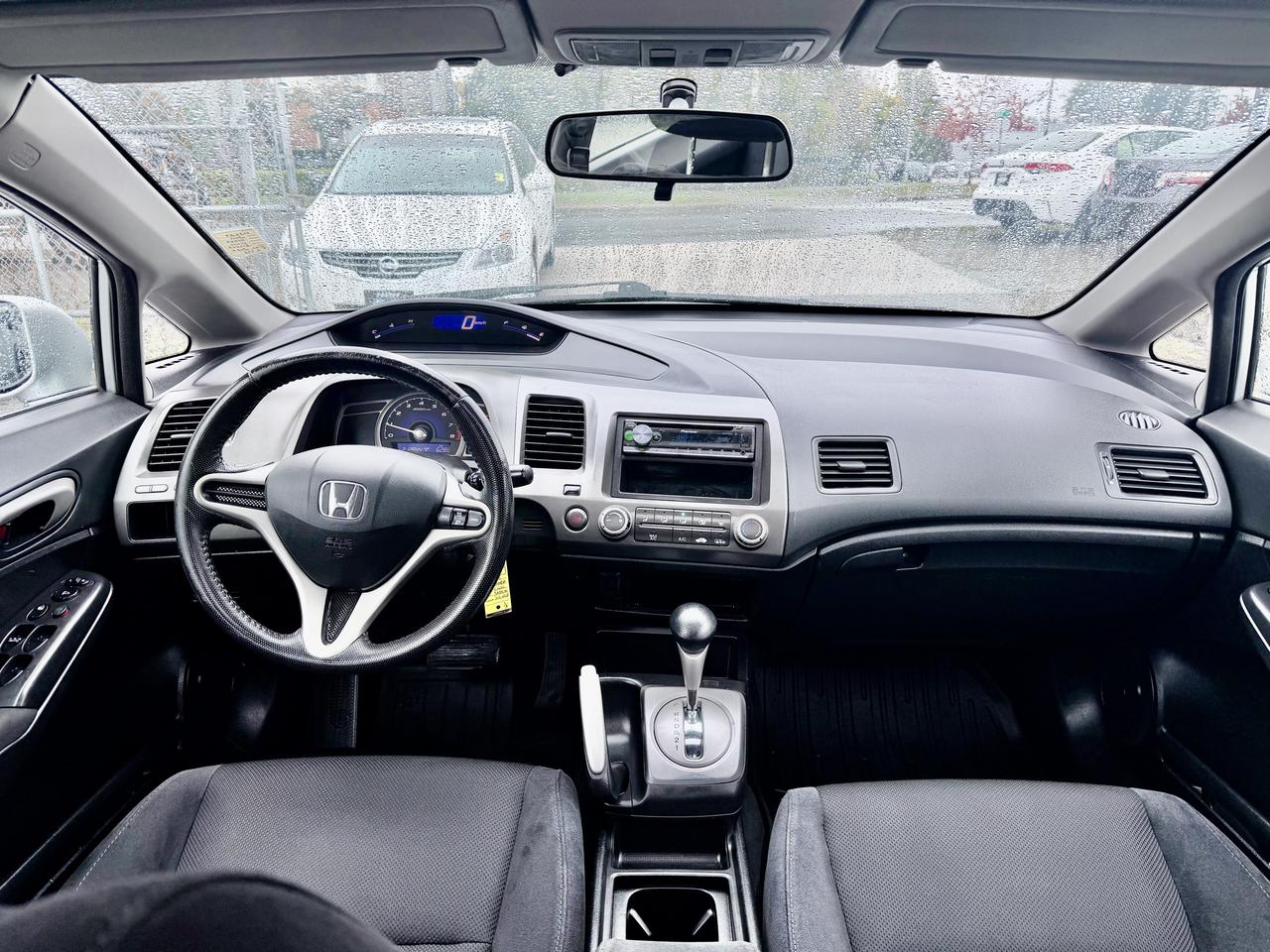 2011 Honda Civic FINANCING AVAILABLE Photo9