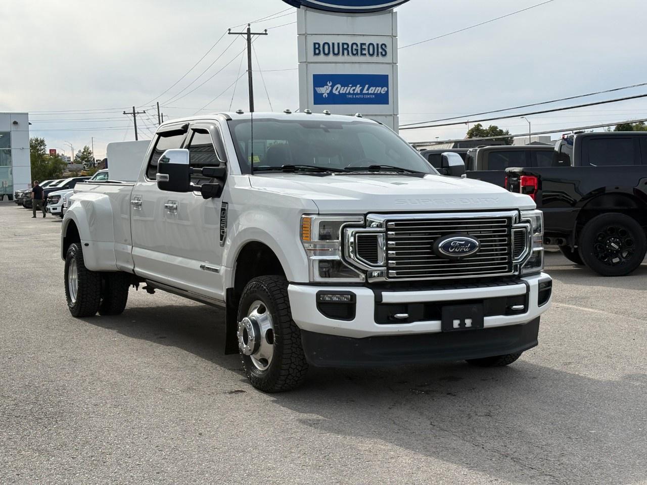 2022 Ford F-350 Super Duty DRW PLATINUM 4WD CREW CAB 8' BOX Photo