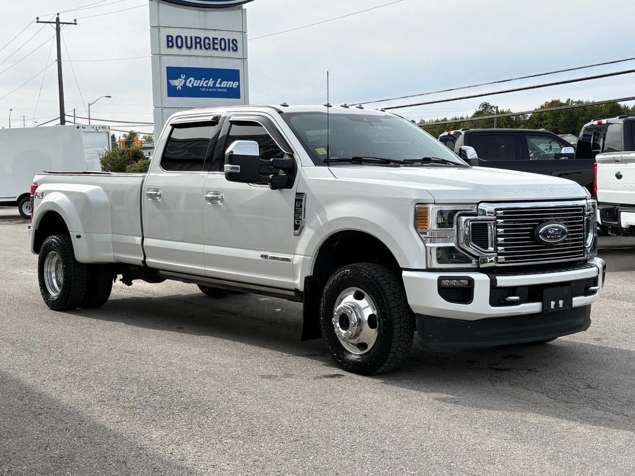 2022 Ford F-350 Super Duty DRW PLATINUM 4WD CREW CAB 8' BOX Photo