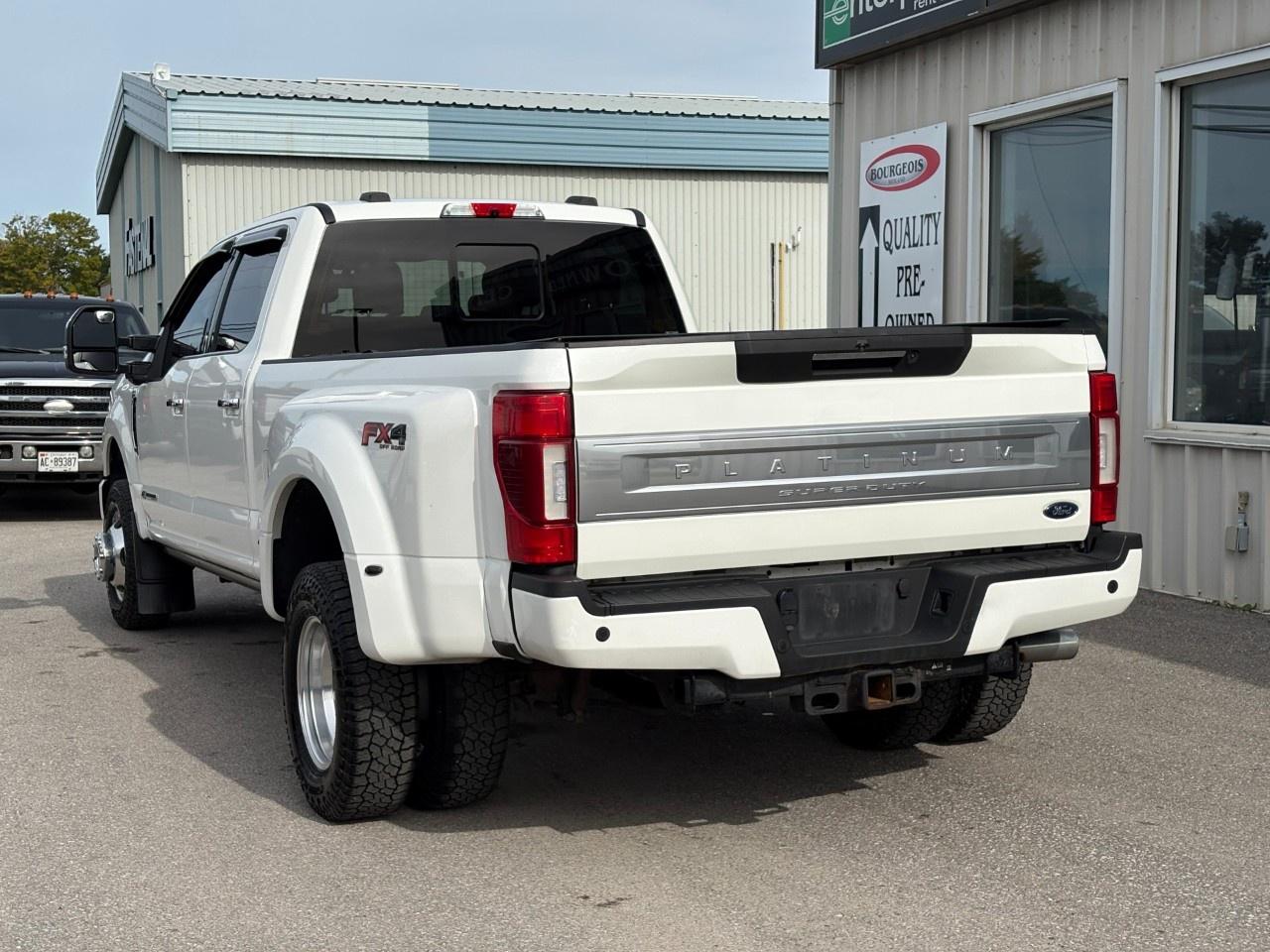 2022 Ford F-350 Super Duty DRW PLATINUM 4WD CREW CAB 8' BOX Photo
