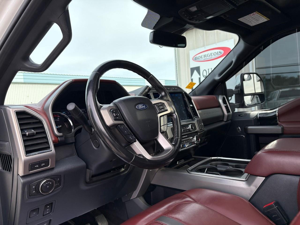 2022 Ford F-350 Super Duty DRW PLATINUM 4WD CREW CAB 8' BOX Photo