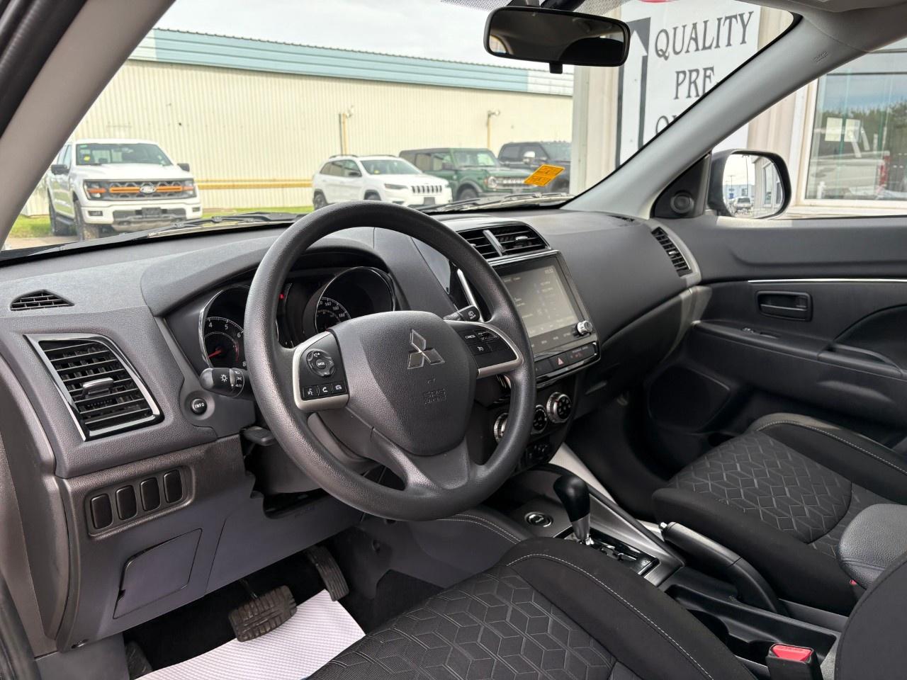2025 Mitsubishi RVR ES AWC Photo