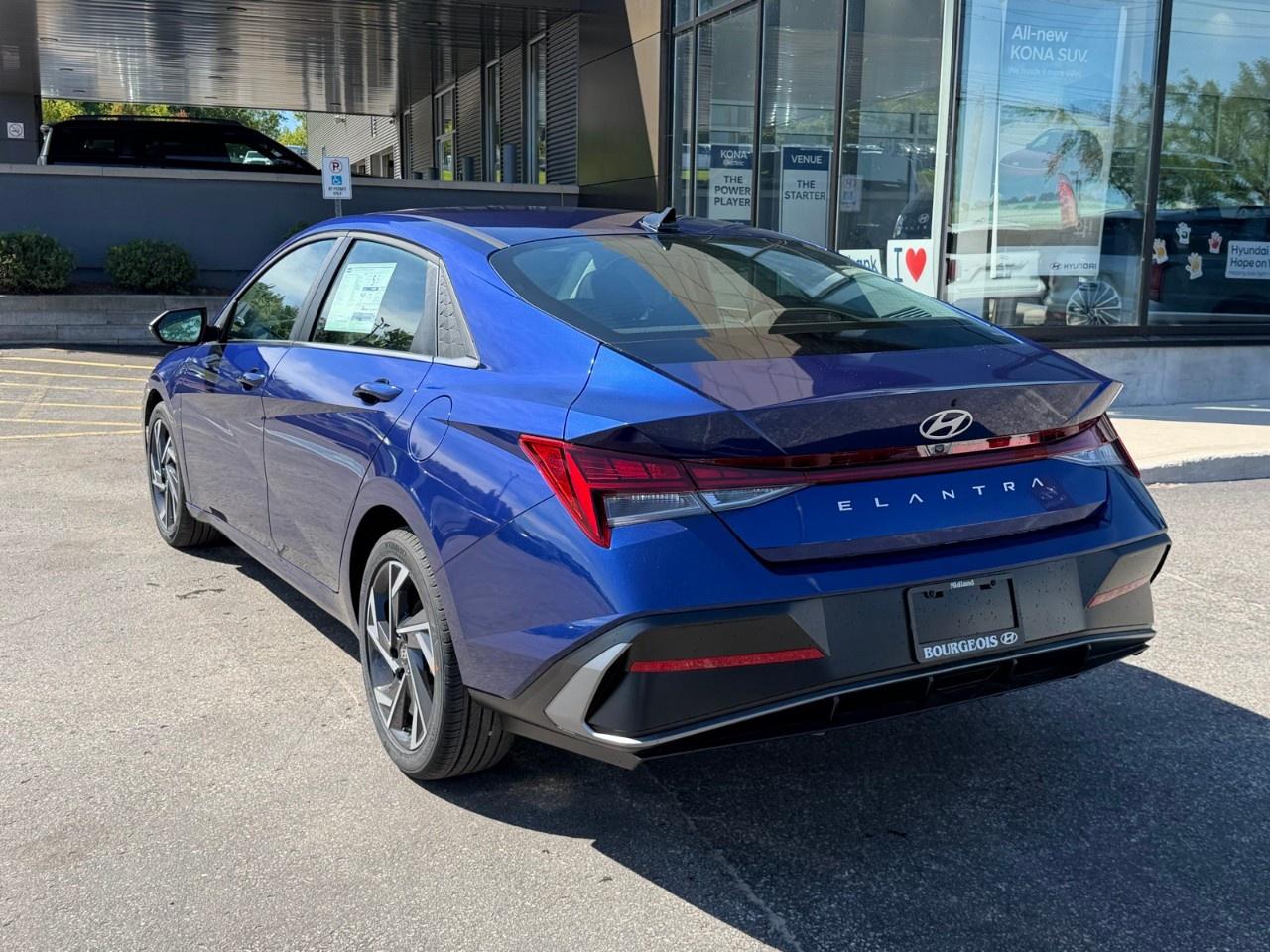 2026 Hyundai Elantra Luxury IVT Photo