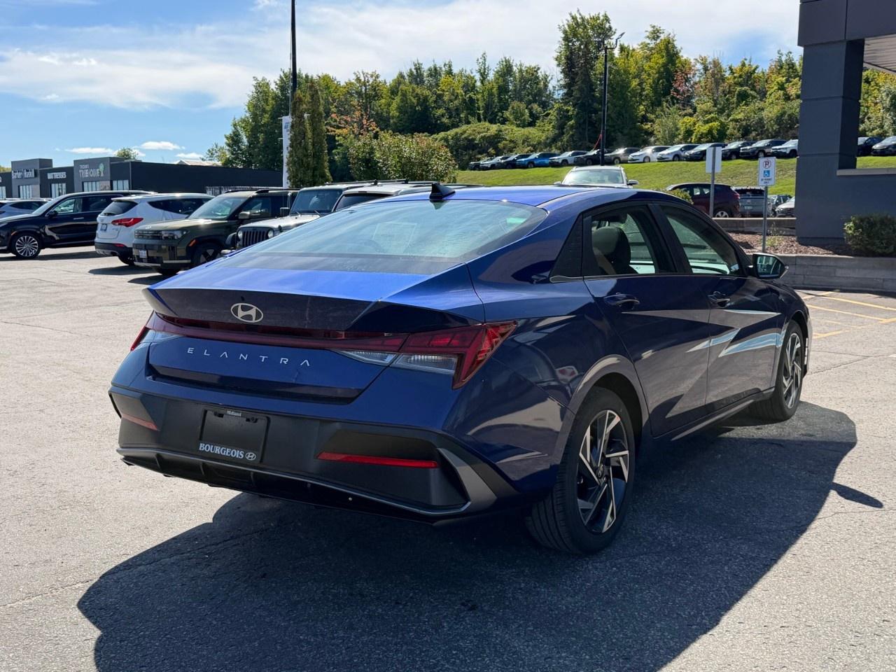 2026 Hyundai Elantra Luxury IVT Photo