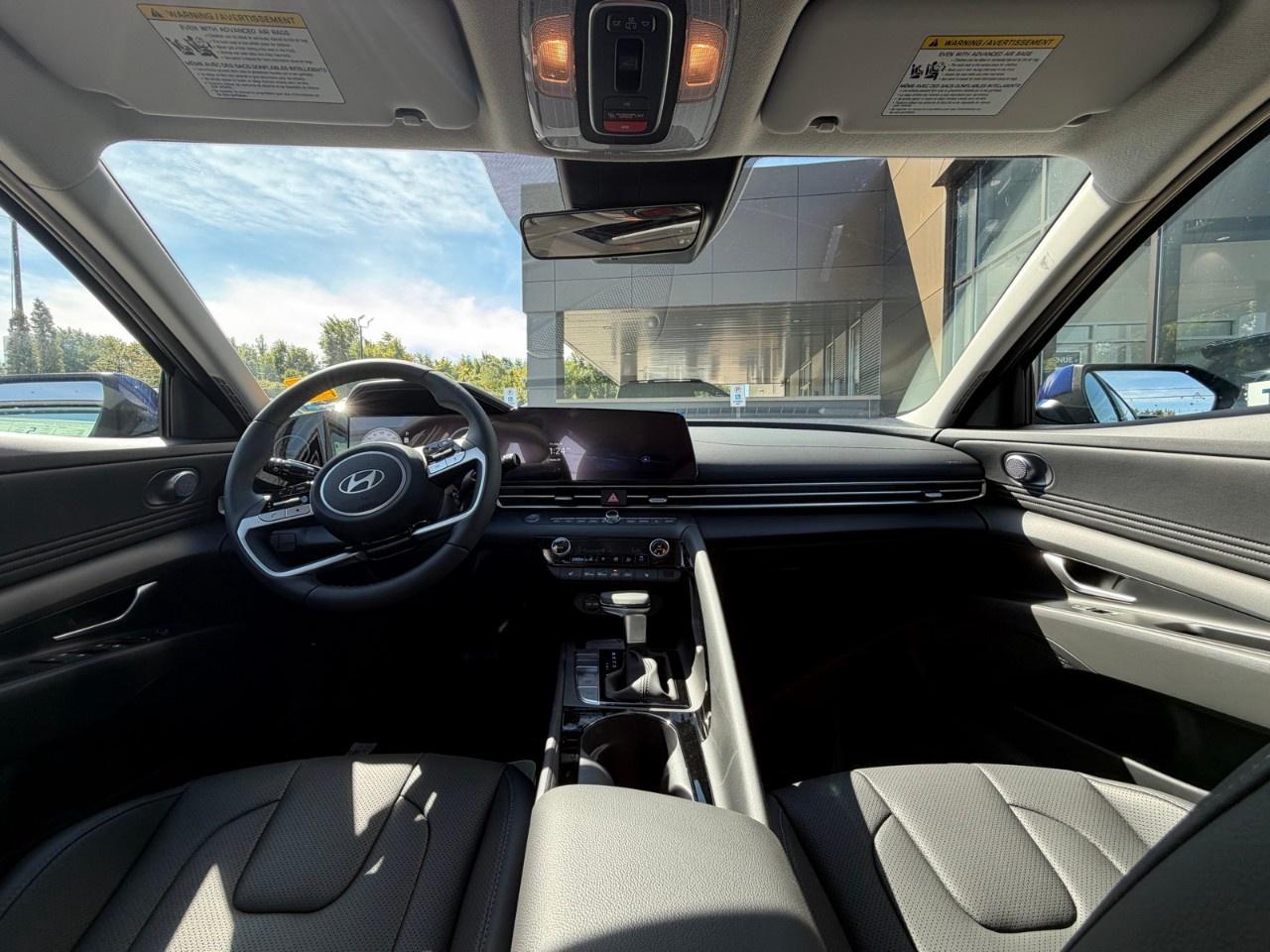 2026 Hyundai Elantra Luxury IVT Photo