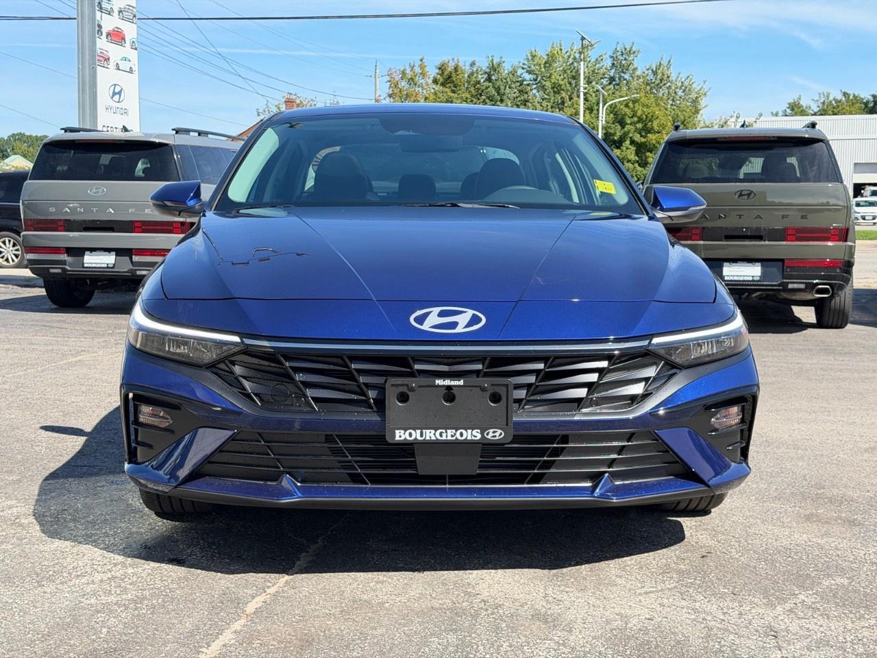 2026 Hyundai Elantra Luxury IVT Photo