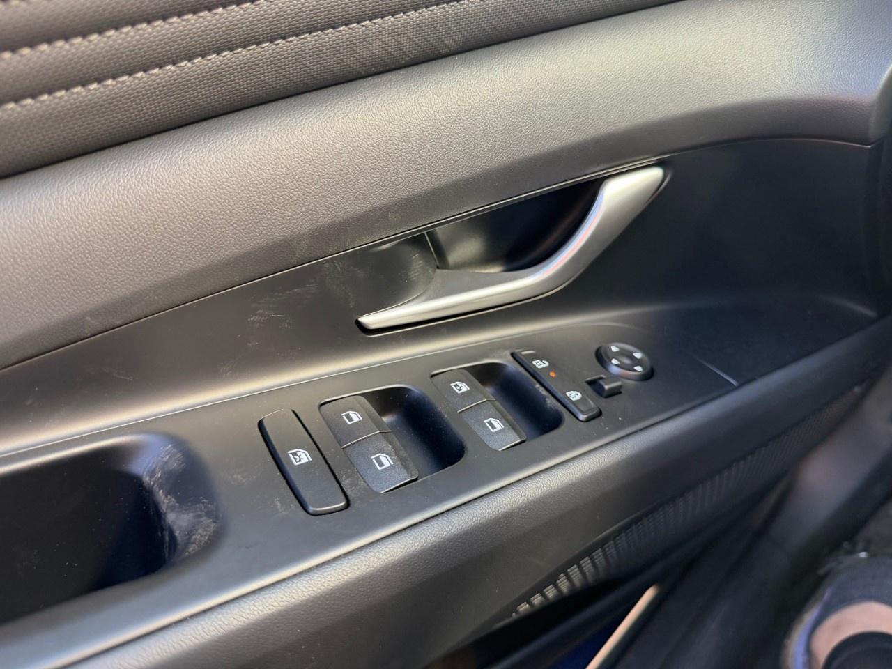 2026 Hyundai Elantra Luxury IVT Photo