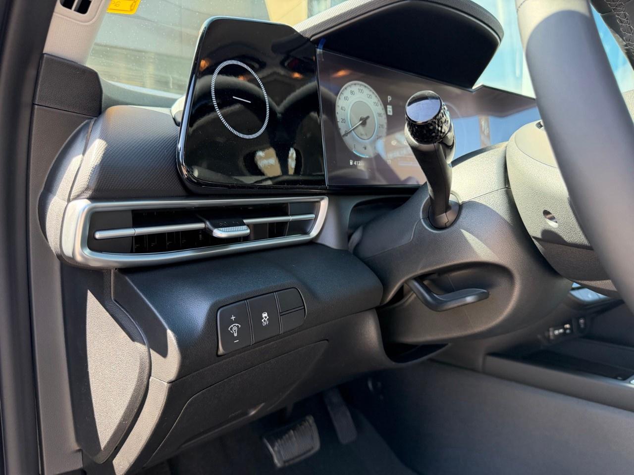 2026 Hyundai Elantra Luxury IVT Photo