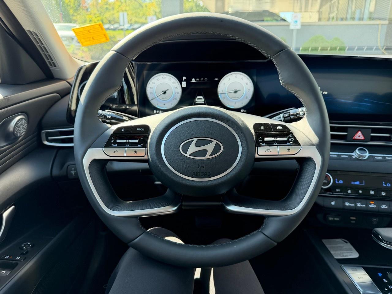 2026 Hyundai Elantra Luxury IVT Photo