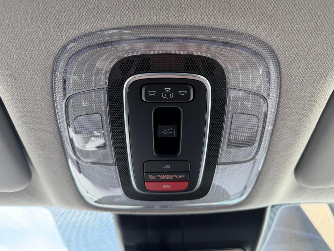 2026 Hyundai Elantra Luxury IVT Photo