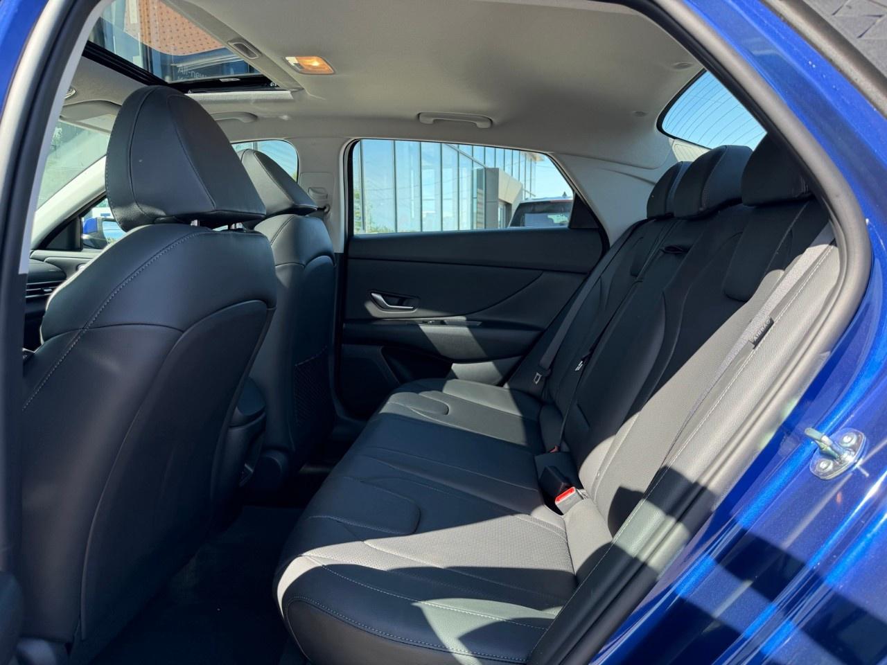 2026 Hyundai Elantra Luxury IVT Photo