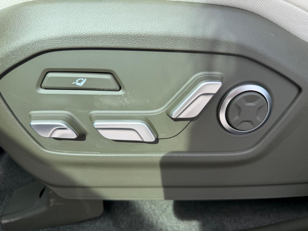 2027 Hyundai Santa Fe Hybrid Ultimate Calligraphy AWD w/Beige Photo