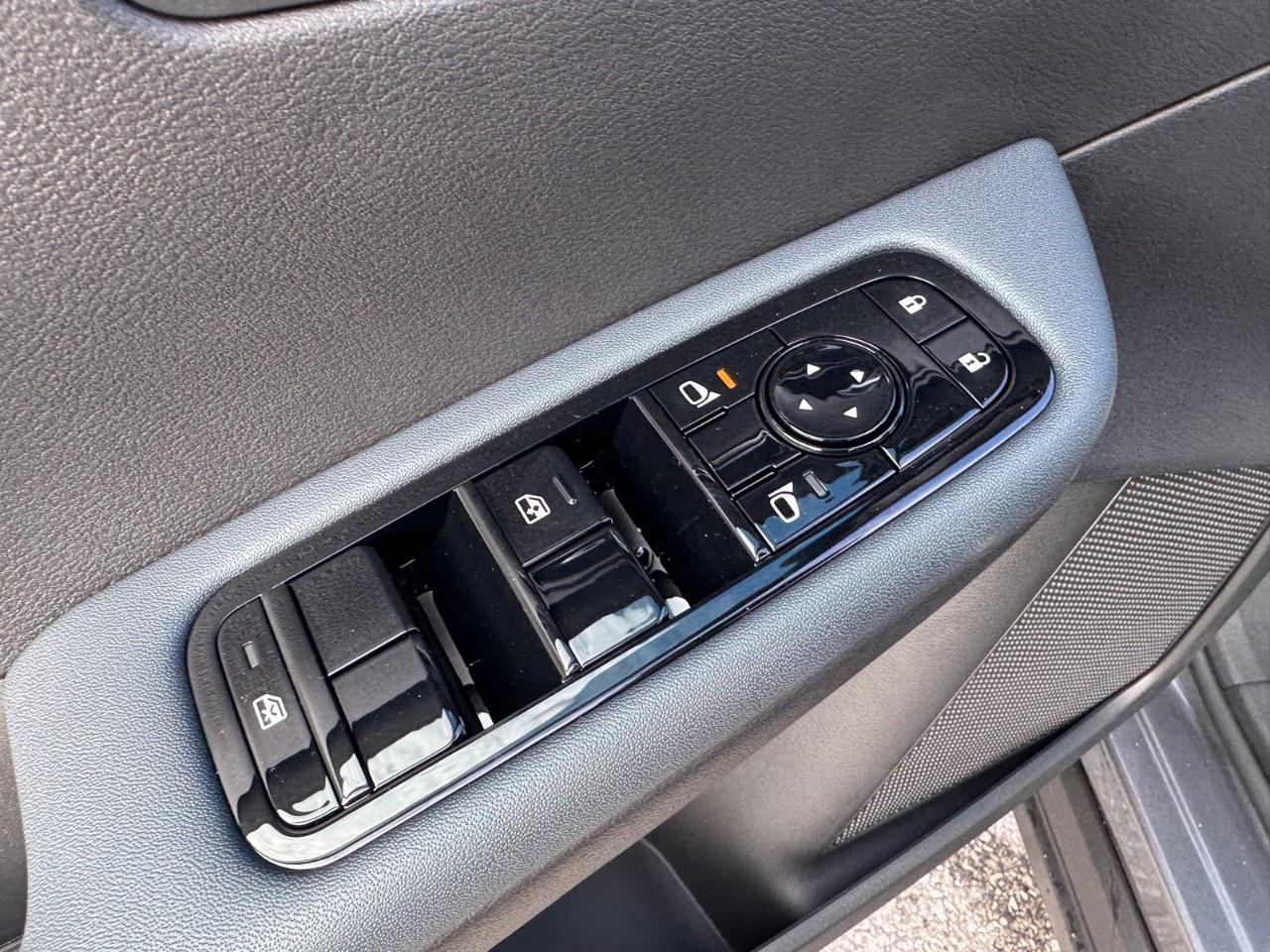 2027 Nissan Leaf SV  FWD Photo