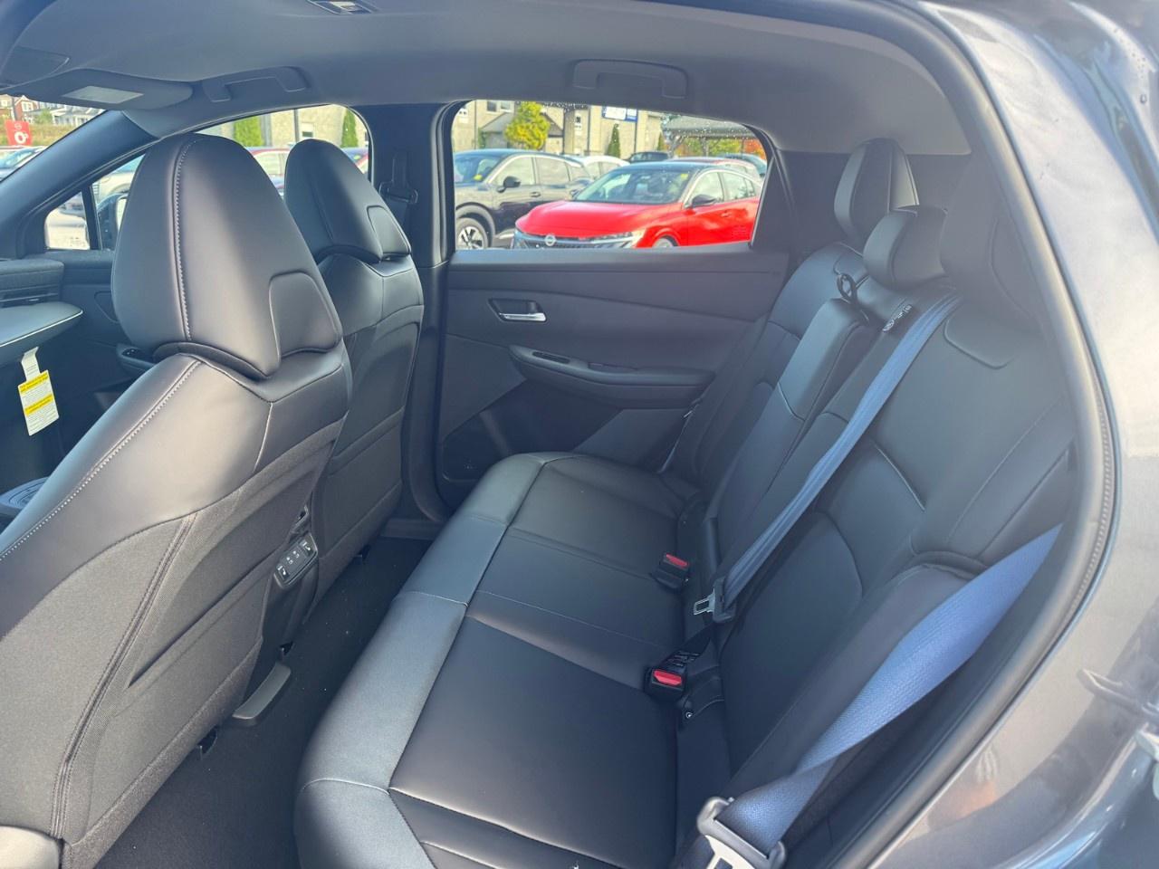 2027 Nissan Leaf SV  FWD Photo