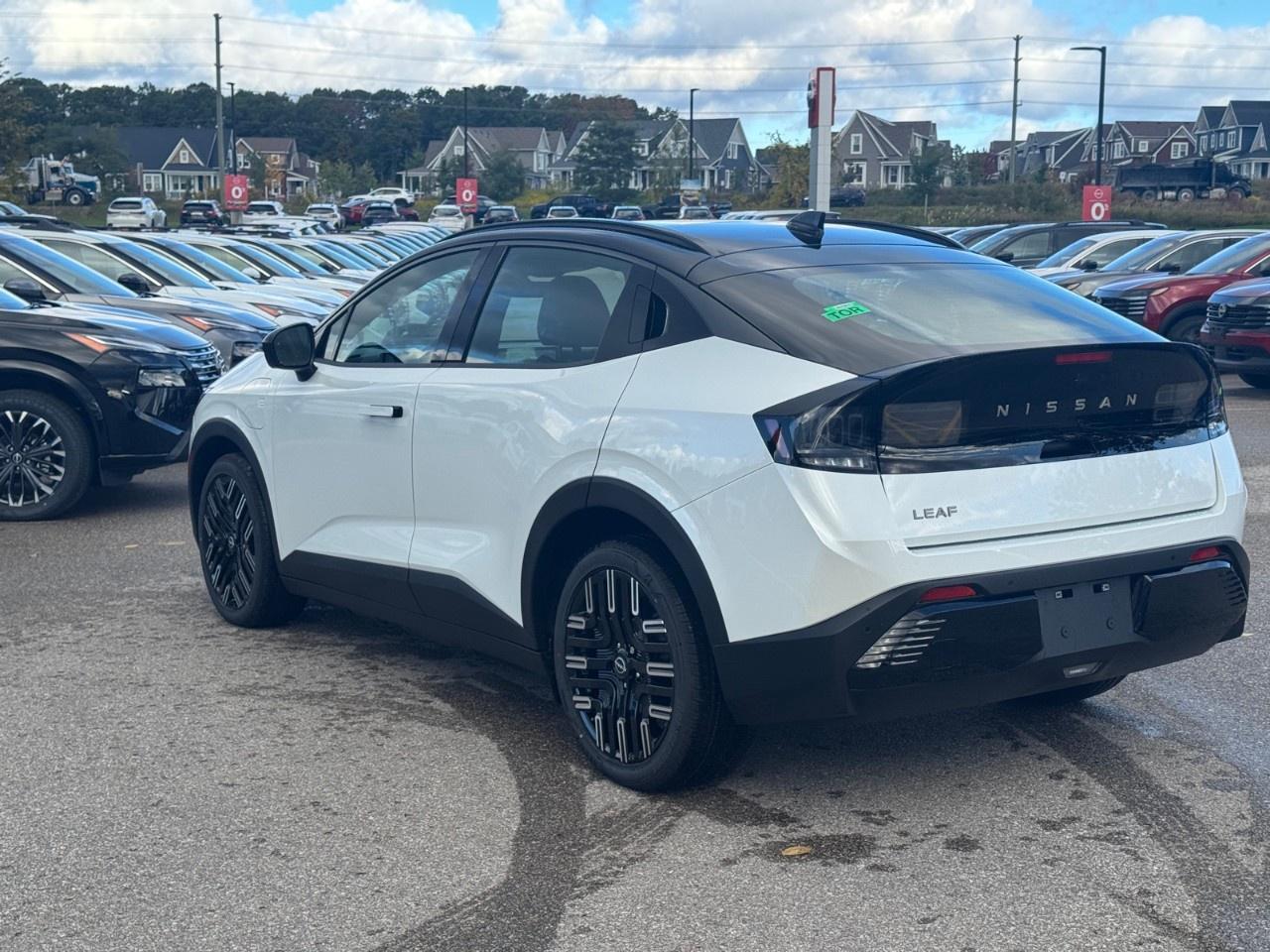 2027 Nissan Leaf PLATINUM  FWD Photo